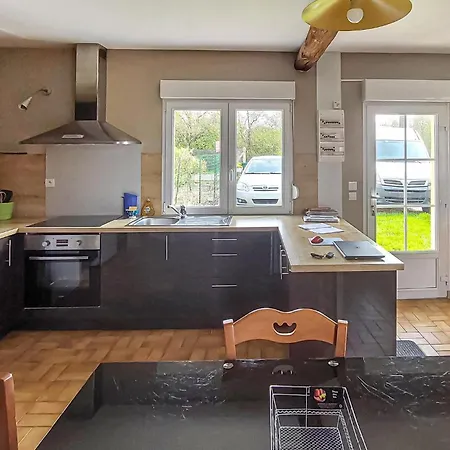 Holiday home 2 Bedroom Cozy Home In Saigneville